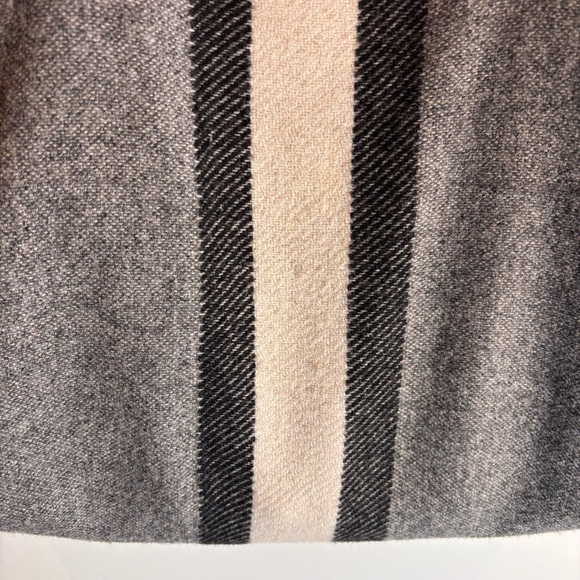 689 Fifth Avenue Collection Stylish Gray and Black Tote Shoulder Bag Fabric - Picture 2 of 14